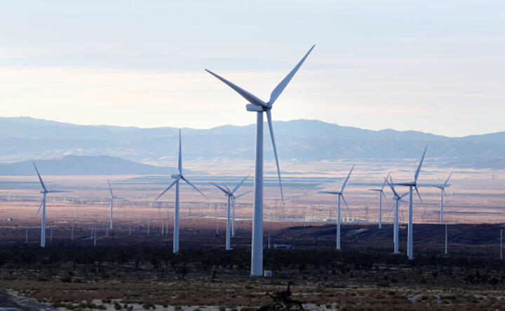 Mojave Desert (USA)To repair a wind turbine in the Mojave Desert, the mechanics ...