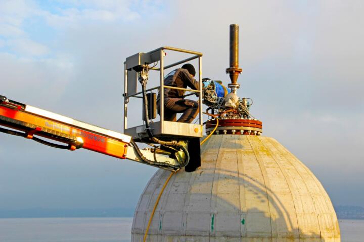 An initial test phase using a 1-10-scale model in Lake Constance has already bee ...