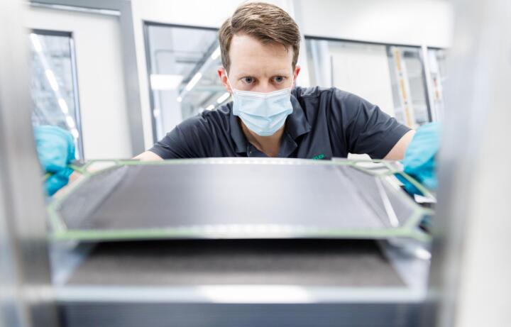 Schaeffler has designed its new generation of bipolar plates from the ground up ...